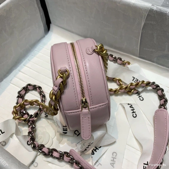 First Bag Ru CHANELUTCH 19 WITH CHAIN CHANEL 0724